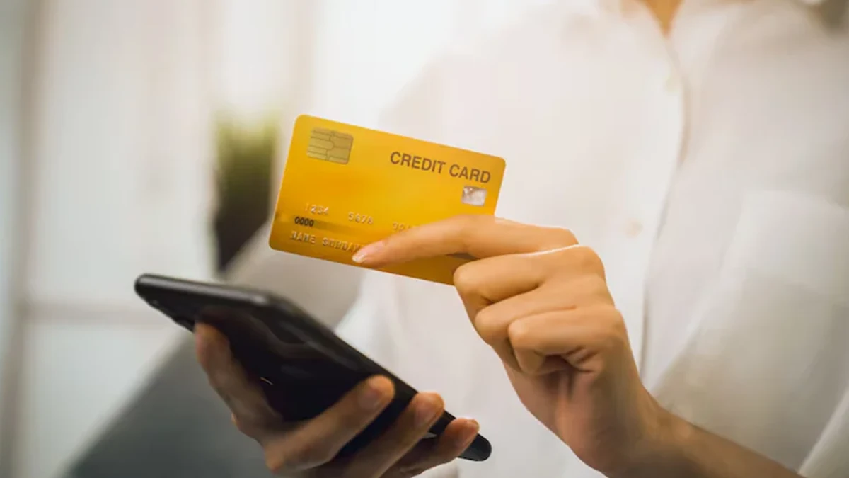 Pemilik Sesuai Maybank Manchester United Visa Card